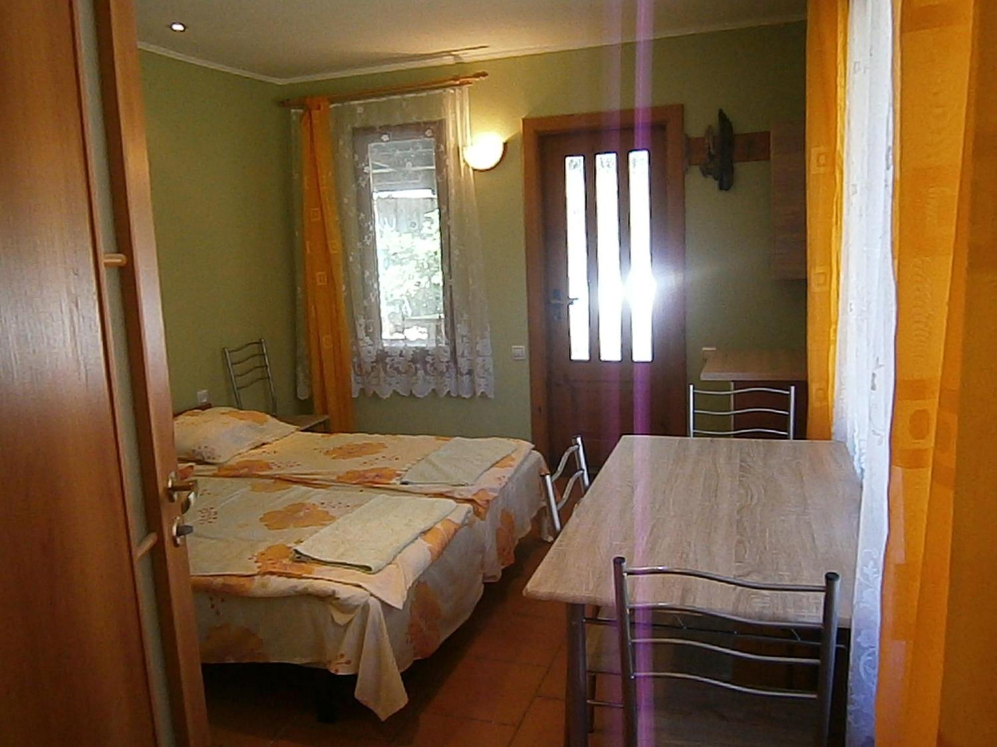 Atmatas Hotel Bernati Phòng bức ảnh